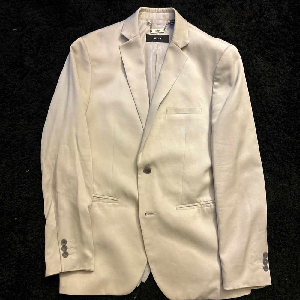 Different Suits - Picture 5 of 10